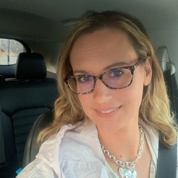 Meet your Posher, Natalie - Picture 2 of 3